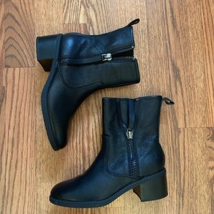 Clark’s Nevella Devon Ankle Boot / 5.5